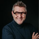 David Neil Nethen leitet seit dem 1. August 2024 das Amt für Kultur und Weiterbildung der Kreisstadt Unna. Daneben bewirbt er sich für die Grünen in seinem Heimatkreis Viersen für eine Bundestagskandidatur.