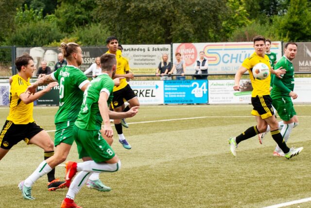 In der regulären Spielzeit trennten sich die SG Massen und der SuS Kaiserau 1:1. Das Elfmeterschießen brachte die Entscheidung.