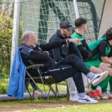Lünerns Trainer Uwe Hawes (l.) gibt die Richtung vor. In Menden gewann sein Team am Wochenende.