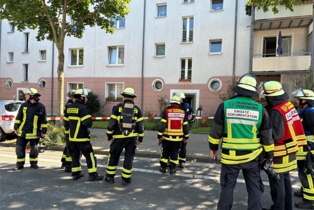 Rund 45 Feuerwehrleute waren am Dienstag an der Klönnestraße im Einsatz.