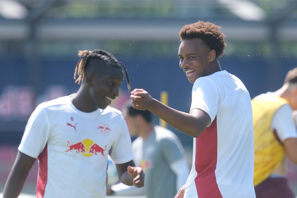 Fußball, Bundesliga, RB Leipzig: Medienoffenes Training in der Red Bull Akademie. Amadou Haidara (l) und Assan Ouedraogo. +++ dpa-Bildfunk +++