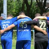 TuS Niederaden im Kreis stehend.
