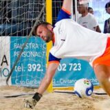 Michel Josch mit Parade beim Beach Soccer.