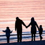 Familien möchten im Urlaub ihren Alltag hinter sich lassen – das zeigt auch eine neue Umfrage von Urlaubsguru und YouGov.