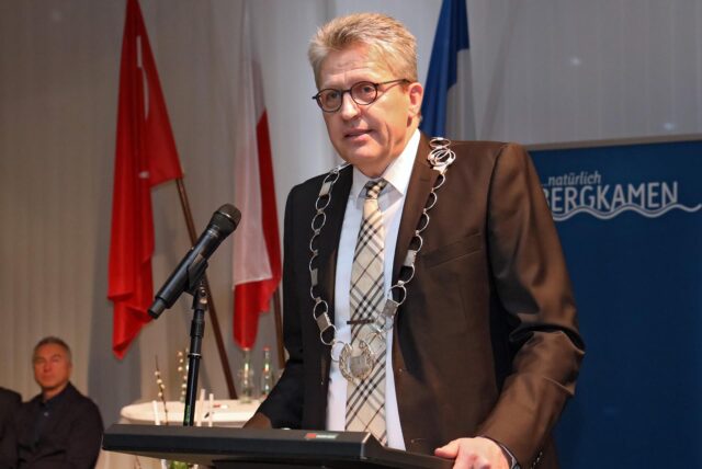 Bergkamens Bürgermeister Bernd Schäfer mit Amtskette.