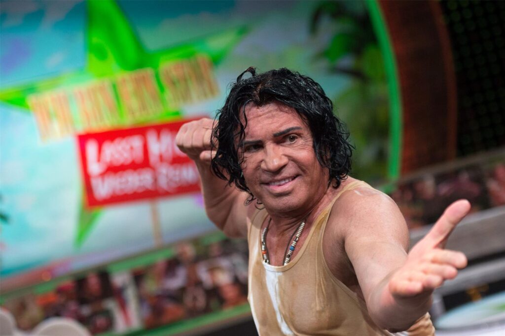 Sänger Costa Cordalis jubelt nach der RTL-Show «Ich bin ein Star - Lasst mich wieder rein!». Sänger Costa Cordalis jubelt nach der RTL-Show «Ich bin ein Star - Lasst mich wieder rein!».