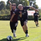 Santino Benning von Eintracht Werne liefert sich einen Zweikampf mit Weddinghofens Tayfun Derecik (l.).