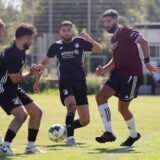 Samet Sahin (2.v.r.) geht gegen Weddinghofen für Eintracht Werne in den Zweikampf.