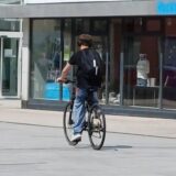 Radfahrer in der als Fußgängerzone ausgewiesenen Innenstadt, wie hier auf dem Willy-Brandt-Platz, kommen quasi im Minutentakt vor.