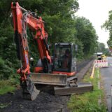 Ein Bagger steht auf der Baustelle auf der Borker Straße.