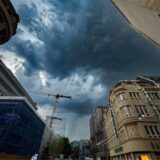 Über der Dortmunder Innenstadt ist es mittlerweile ziemlich düster.