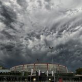 Dunkle Wolken über der Westfalenhalle in Dortmund