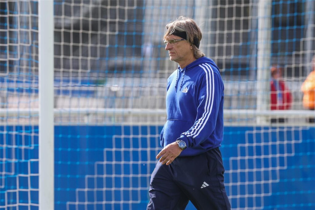 20.05.2019, Fussball, Saison 2018/2019, U19 Bundesliga, Halbfinale - Borussia Dortmund - FC Schalke 04 Trainer Norbert Elgert (FC Schalke 04)