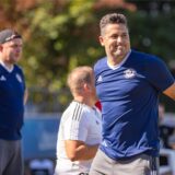 Kurtulus Öztürk, Trainer des Holzwickeder SC, ärgert sich an der Seitenlinie.