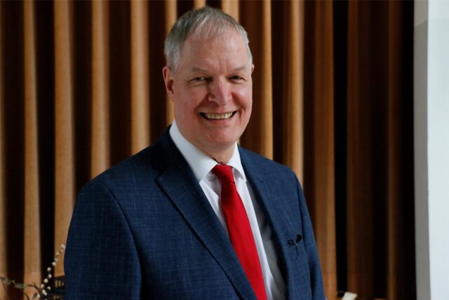 Presbyteriumsvorsitzender Pfarrer Andreas Dietrich  bemüht sich aktuell um Interimslösungen für die Kirchenchöre. Beim Kammerchor springt Thorsten Menne ein, für Kantorei, Kinder- und Jugendchöre führt Dietrich aktuell Gespräche.