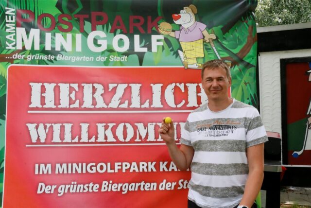 Der 42-jährige Marcus Eßer ist für die Betriebsführung des Minigolf-Platzes am Postpark verantwortlich. Unter seiner Ägide werden mehr und mehr Events angeboten.