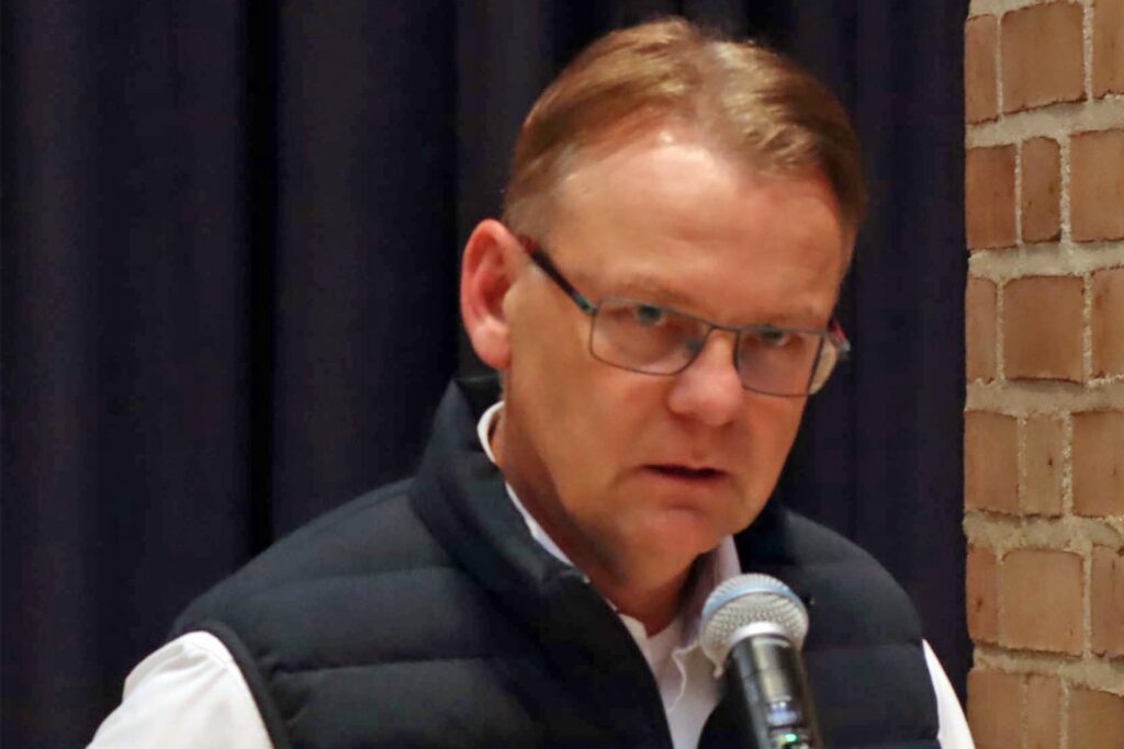 Bürgermeister Thomas Orlowski hält eine Rede. Bürgermeister Thomas Orlowski hält eine Rede.