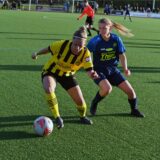 Die Herberner Frauen, hier Leona Jaspert (r.), empfangen Borussia Dortmund im Verbandspokal.