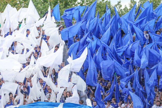 Auswärts-Choreografie der Fans des FC Schalke 04.