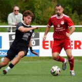 Antonio Abazi im Zweikampf mit Mahmoud El-Dorr