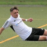 Maik Pohl im Zweikampf gegen Ali Aldibo