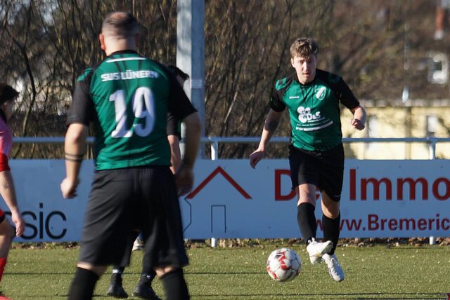 Niklas Boyke und der SuS Lünern sicherten sich bei der Reserve des Kamener SC einen 2:0-Sieg.