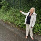Rita Prünte steht auf der Straße Westfeld in Fröndenberg-Langschede