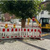 Montage aus Baustelle auf der Ebertstraße in Bergkamen und die zuständige Amtsleiterin Simone Warckentin.
