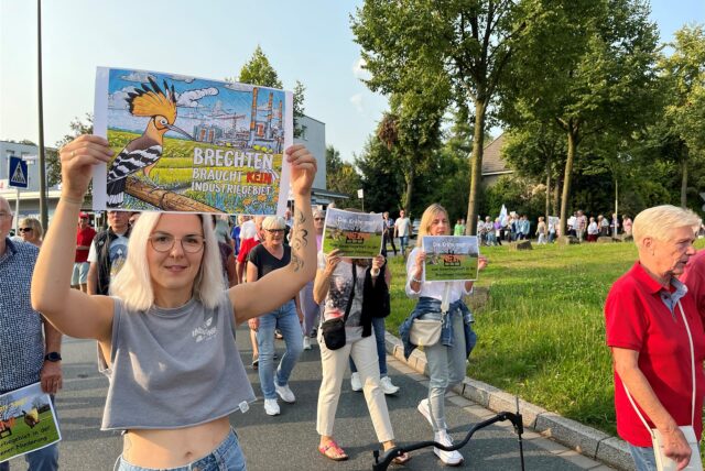 Seit Monaten finden Demos für den Erhalt der Brechtener Niederung statt.
