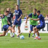 20.08.2024, Fussball, Saison 2024/2025, 2. Bundesliga, Training FC Schalke 04, v. l. Paul Seguin (FC Schalke 04), Ilyes Hamache (FC Schalke 04)