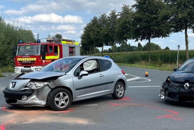 Am Dienstag (20. August) ist es an der Lünener Straße in Bergkamen-Weddinghofen zu einem Verkehrsunfall zwischen zwei Pkws gekommen.