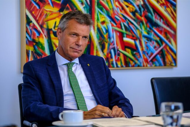 Recklinghausens Bürgermeister Christoph Tesche auf einer Konferenz im Rathaus