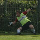 Und wieder schlägt es bei VfK-Keeper Nils Sondermann ein:  Heessens Julian Bergholz (Nr. 13) markiert hier das 2:0.