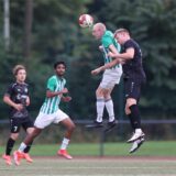 Felix Schröder von der SG Selm beim Kopfball.