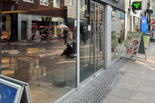 Blick auf die geschlossene Filiale von Brax am Westenhellweg in Dortmund.