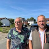 Peter Weile und Sebastian Gleißner (v.l.) wünschen sich eine Lösung für die Parkprobleme in der MSA-Siedlung.