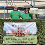Sylvia Wahl, hier mit ihrem Mann Hartmut, hat die Plakate gegen die Pläne der Wirtschaftsförderung entworfen, in der Brechtener Niederung Gewerbe anzusiedeln.