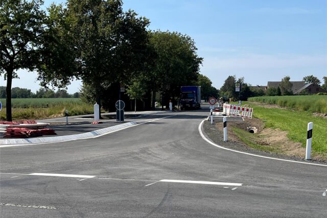 Die Tüllinghofer Straße ist seit Mittwoch (21.8.) wieder freigegeben, obwohl noch einiges an die wochenlange Baustelle erinnert.