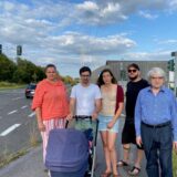 Sie wollen eine sichere Ampelkreuzung (v.l.): Silke Zwingler, Jonas und Lydia Tschunko, Alex D. und Horst Brand wohnen in der Nähe der Kreuzung Am Eckey/Alter Dortmunder Weg.