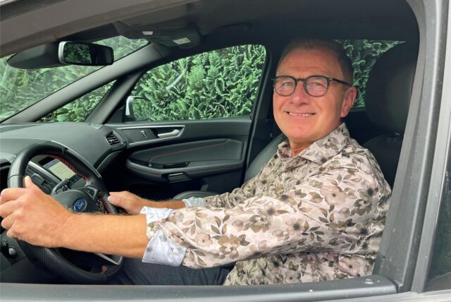 52 Jahre hat Bernhard Hülsbusch (66) bei Ford Wenner gearbeitet. Jetzt ist Schluss. Allerdings will der 66-Jährige weiterhin sein Wissen an junge Menschen weitergeben.