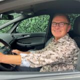 52 Jahre hat Bernhard Hülsbusch (66) bei Ford Wenner gearbeitet. Jetzt ist Schluss. Allerdings will der 66-Jährige weiterhin sein Wissen an junge Menschen weitergeben.
