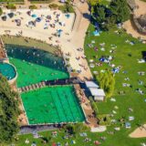 Das Naturfreibad Froschloch aus der Luft