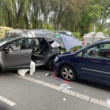 Auf der Derner Straße in Derne prallten zwei Autos heftig zusammen. Eine Fahrerin wurde schwer verletzt.