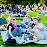 Besucher beim Lichterfest im Westfalenpark Dortmund.
