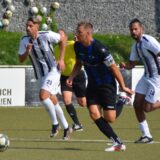 Val-Leander Wettklo (M.) hatte das 3:0 auf dem Schlappen, netzte aber nicht ein. Am Ende verlor sein Königsborner SV gegen SW Wattenscheid 08 noch mit 2:3.