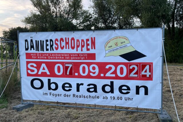 Das Plakat zum Dämmerschoppen mit DJ, Leckereien vom Grill und Getränken zeigt das Datum, Ort und Uhrzeit: Samstag, 7. September, ab 19 Uhr im Foyer der Realschule Oberaden.