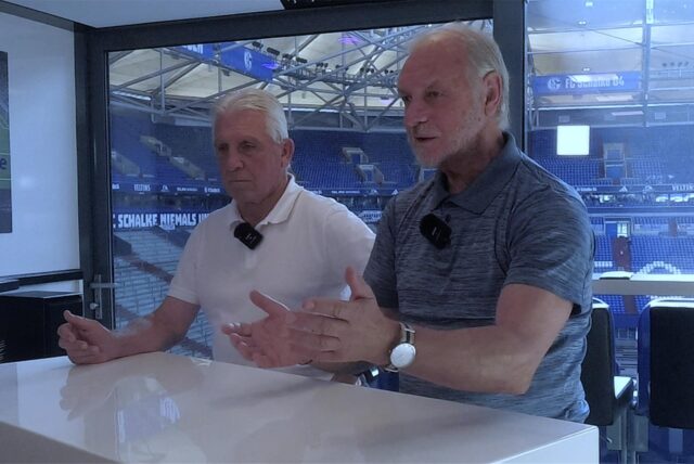 Die Fußball-Legenden Klaus Fischer und Rüdiger Abramczik sprechen im Legenden-Talk über die aktuelle Situation beim S04.