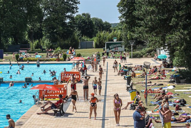 Das Freibad Volkspark am BVB-Stadion bleibt am längsten geöffnet.