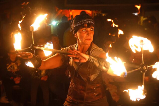 Feuershow beim Hansemarkt in Kamen.
