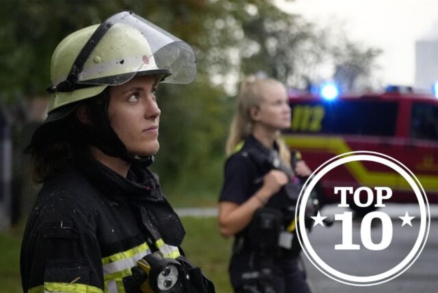 Feuerwehrleute am Brandort.